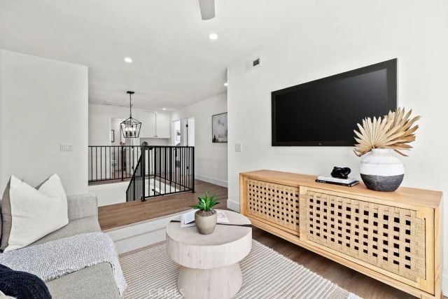 937 Carnation, Costa Mesa, CA 92626