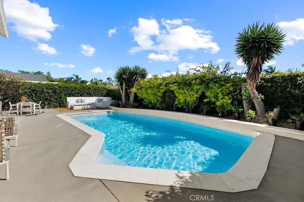 937 Carnation, Costa Mesa, CA 92626