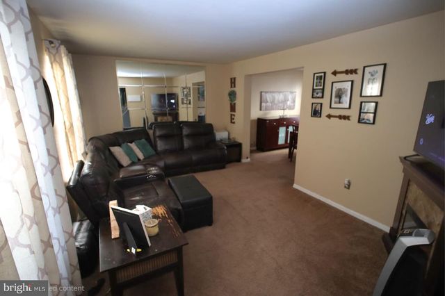 4 BELMONT CT, Sicklerville, NJ 08081