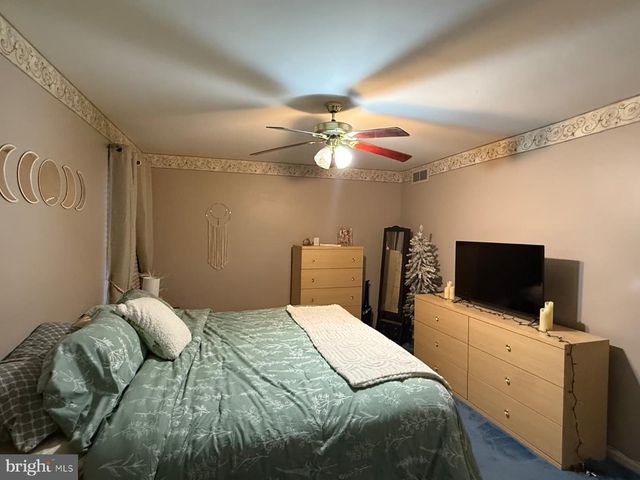 4 BELMONT CT, Sicklerville, NJ 08081