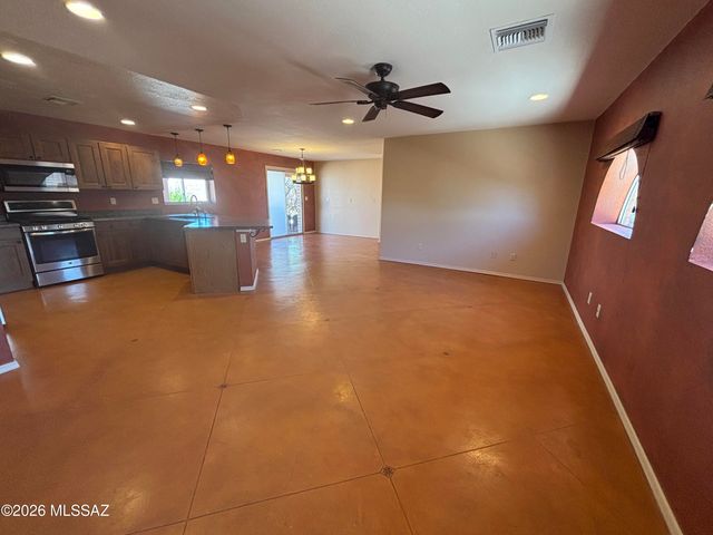 16780 N Columbus Boulevard, Tucson, AZ 85739