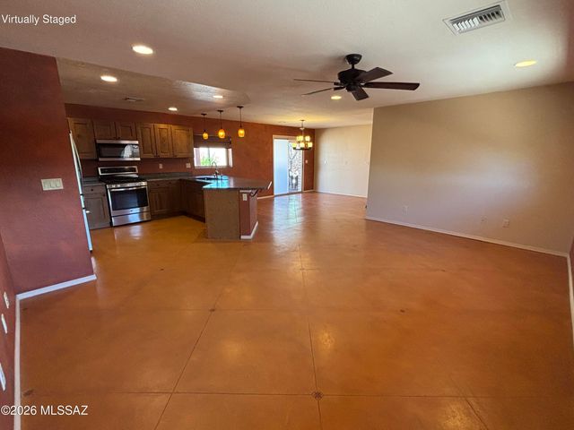 16780 N Columbus Boulevard, Tucson, AZ 85739