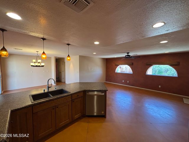 16780 N Columbus Boulevard, Tucson, AZ 85739