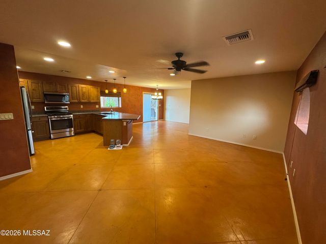 16780 N Columbus Boulevard, Tucson, AZ 85739
