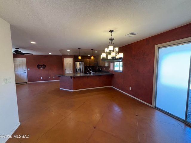 16780 N Columbus Boulevard, Tucson, AZ 85739