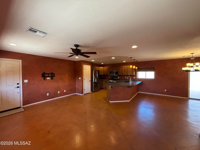16780 N Columbus Boulevard, Tucson, AZ 85739