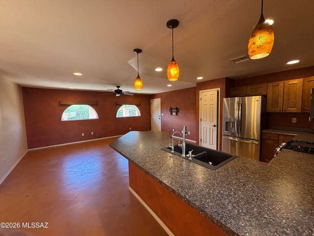 16780 N Columbus Boulevard, Tucson, AZ 85739