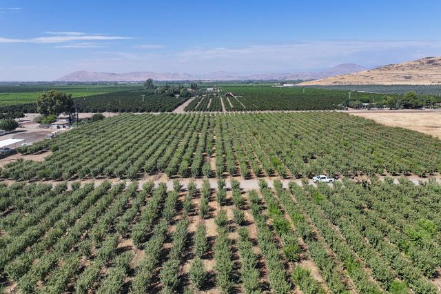 23667 E Dinuba Avenue, Dinuba, CA 93618