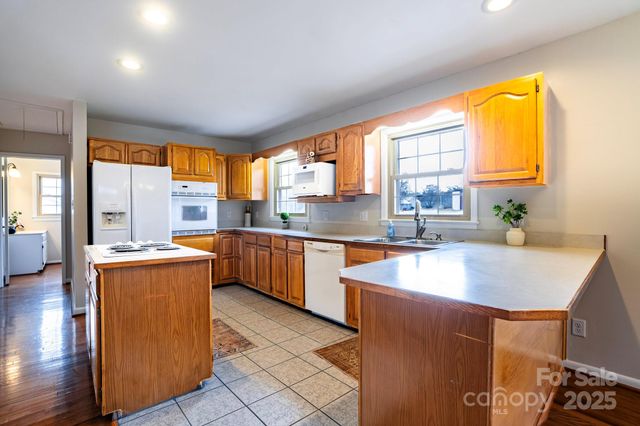 185 33rd Street NW, Hickory, NC 28601