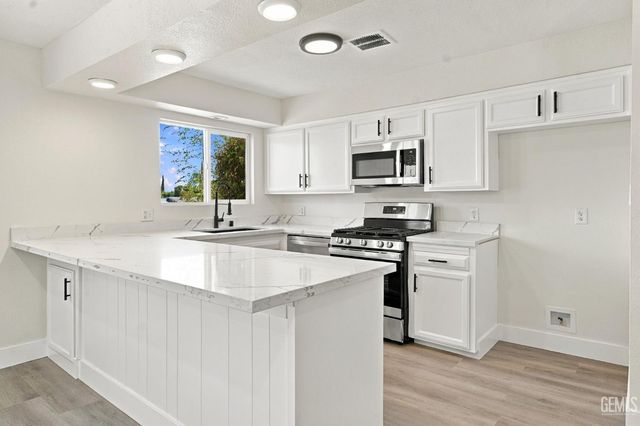 3301 Sterling Road, Bakersfield, CA 93306
