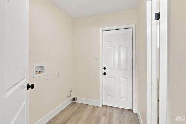 3301 Sterling Road, Bakersfield, CA 93306