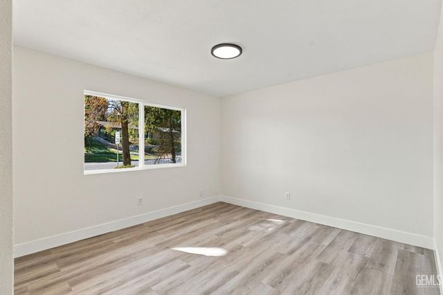 3301 Sterling Road, Bakersfield, CA 93306