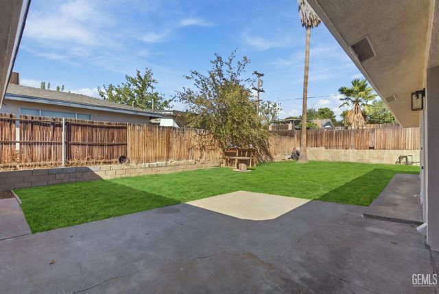 3301 Sterling Road, Bakersfield, CA 93306