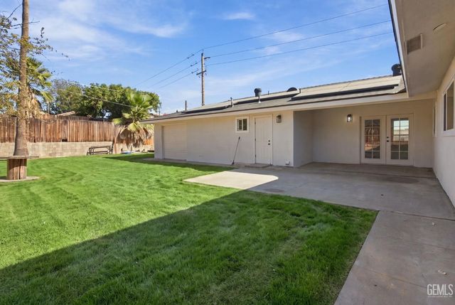 3301 Sterling Road, Bakersfield, CA 93306