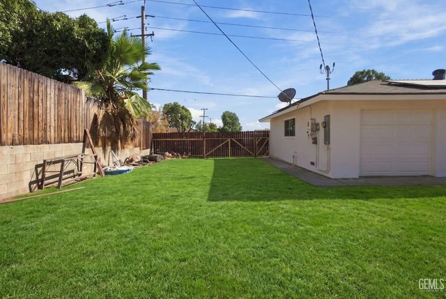 3301 Sterling Road, Bakersfield, CA 93306