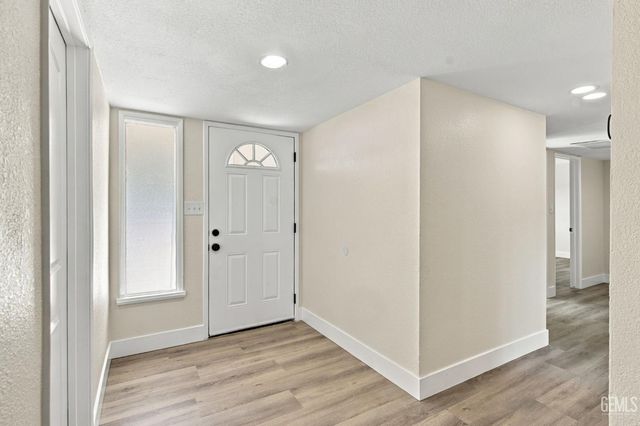 3301 Sterling Road, Bakersfield, CA 93306