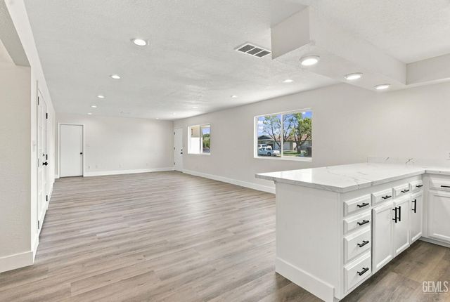 3301 Sterling Road, Bakersfield, CA 93306