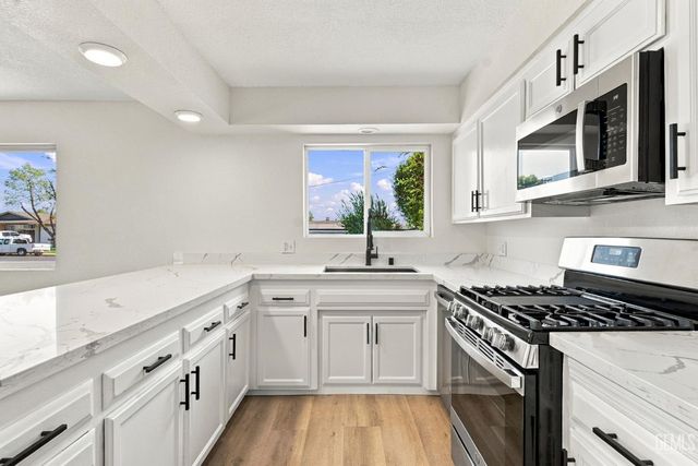 3301 Sterling Road, Bakersfield, CA 93306