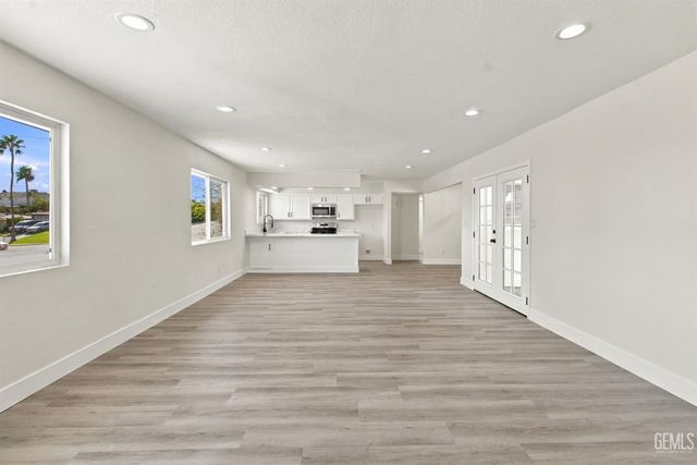 3301 Sterling Road, Bakersfield, CA 93306