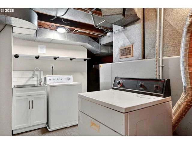 3234 Se CESAR E CHAVEZ Blvd, Portland, OR 97202