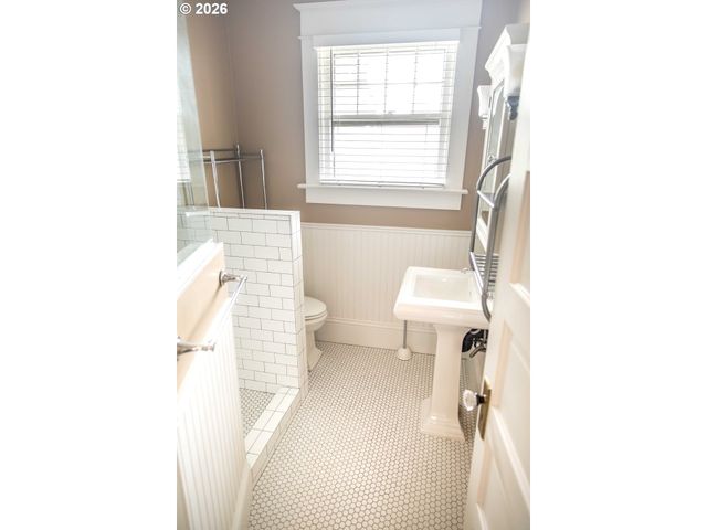 3234 Se CESAR E CHAVEZ Blvd, Portland, OR 97202