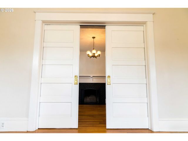 3234 Se CESAR E CHAVEZ Blvd, Portland, OR 97202