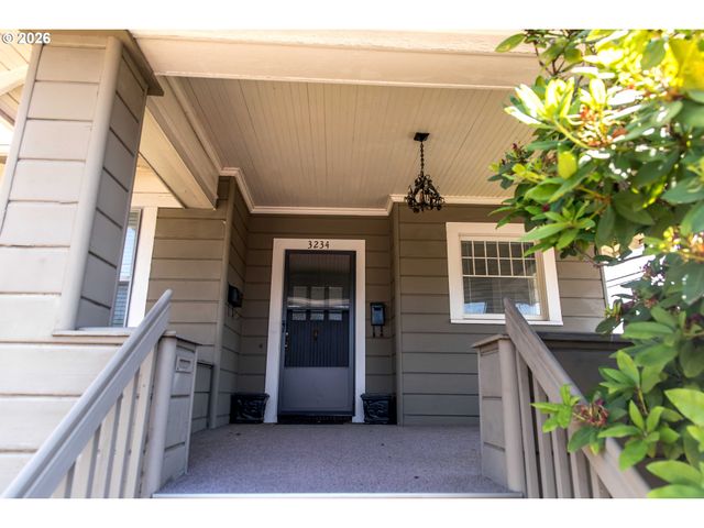 3234 Se CESAR E CHAVEZ Blvd, Portland, OR 97202