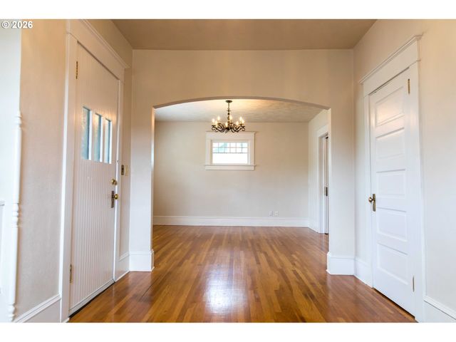 3234 Se CESAR E CHAVEZ Blvd, Portland, OR 97202