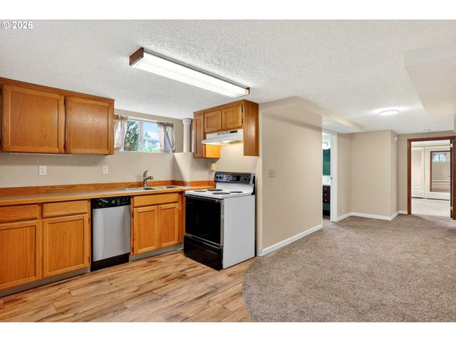 3234 Se CESAR E CHAVEZ Blvd, Portland, OR 97202