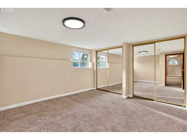 3234 Se CESAR E CHAVEZ Blvd, Portland, OR 97202