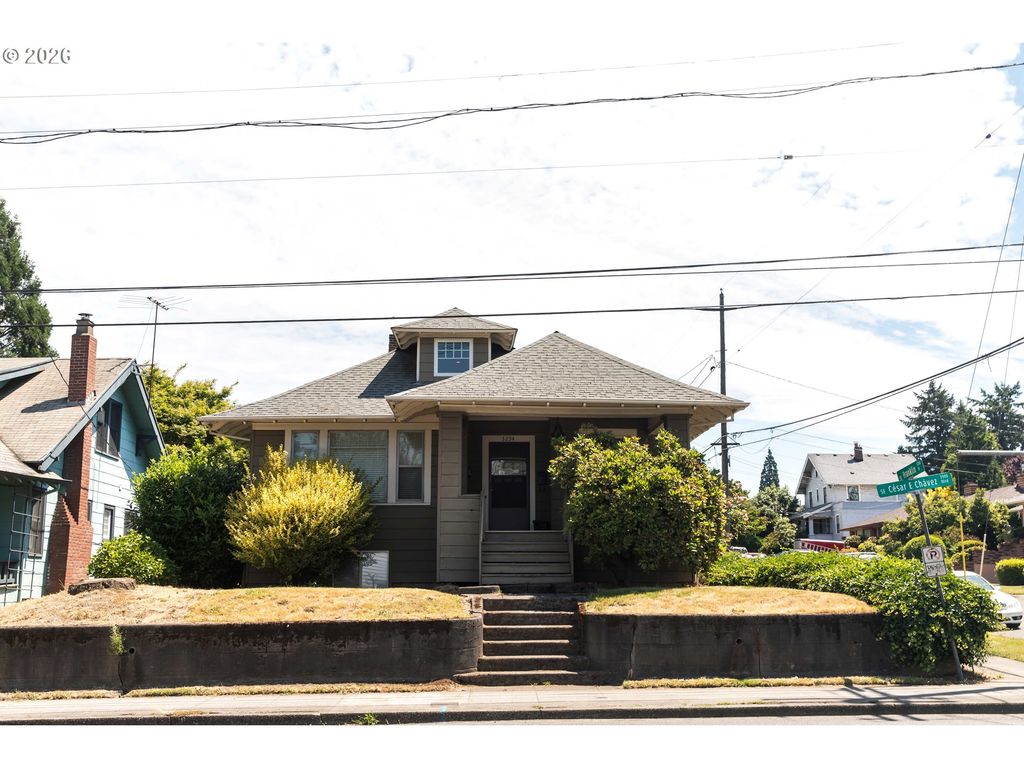 3234 Se CESAR E CHAVEZ Blvd, Portland, OR 97202