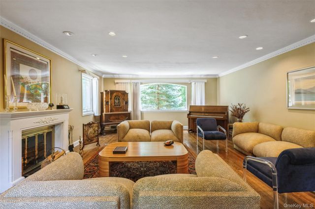 1 Winfield Terrace, Great Neck, NY 11023