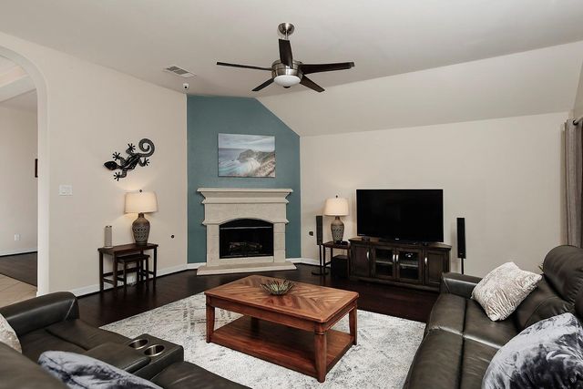 18 Estherwood, The Woodlands, TX 77354