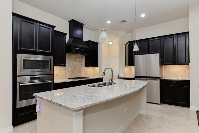 18 Estherwood, The Woodlands, TX 77354