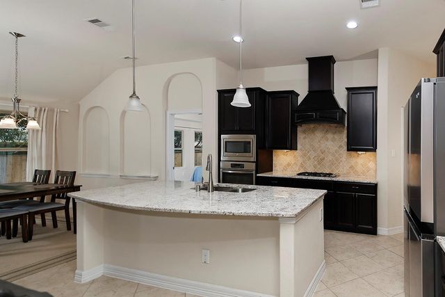 18 Estherwood, The Woodlands, TX 77354