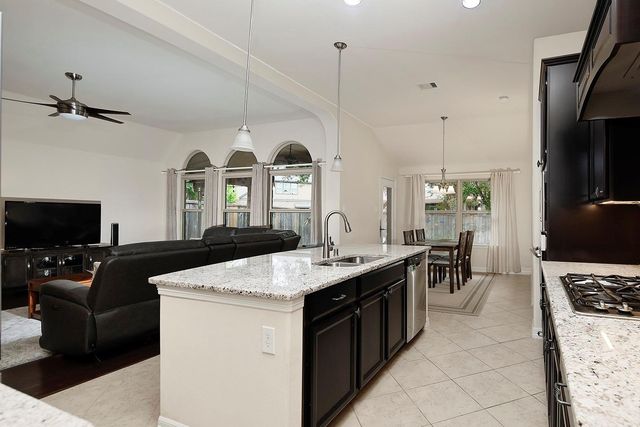 18 Estherwood, The Woodlands, TX 77354