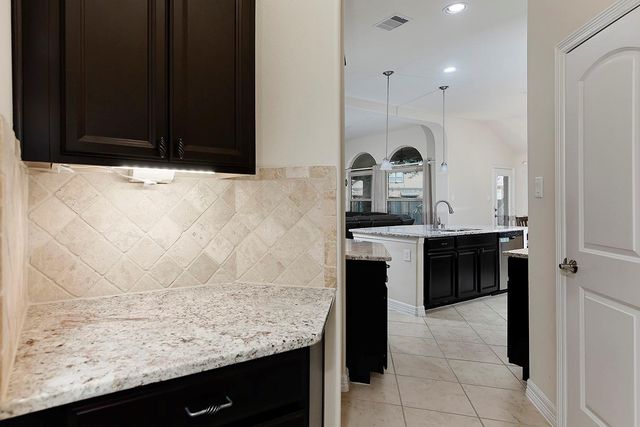 18 Estherwood, The Woodlands, TX 77354