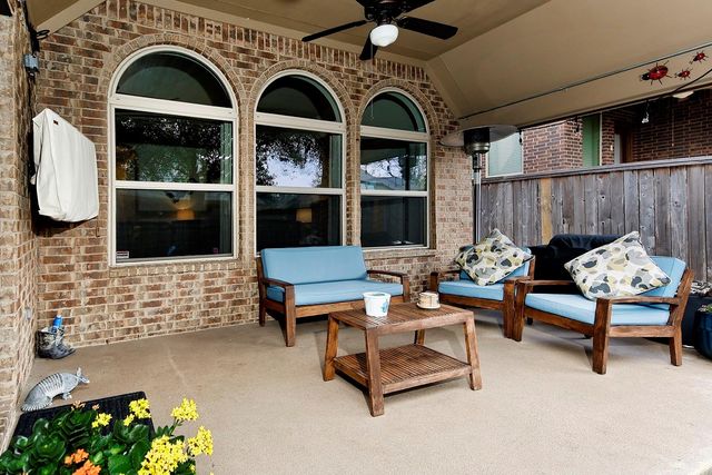 18 Estherwood, The Woodlands, TX 77354