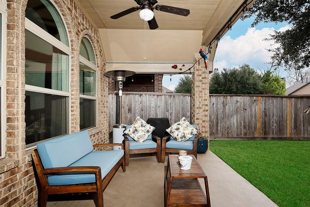 18 Estherwood, The Woodlands, TX 77354