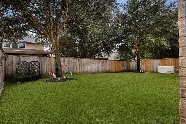 18 Estherwood, The Woodlands, TX 77354