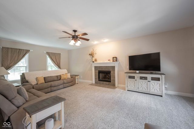 11121 Desert Glen Drive, Fishers, IN 46037