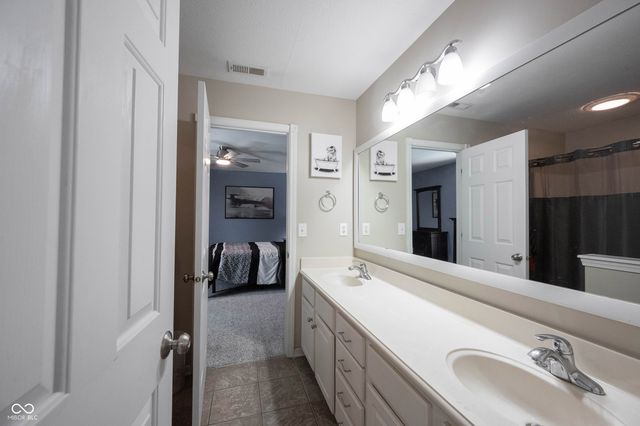 11121 Desert Glen Drive, Fishers, IN 46037