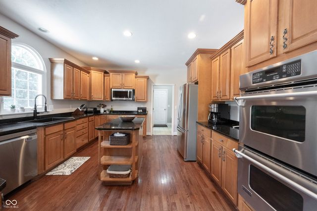 11121 Desert Glen Drive, Fishers, IN 46037