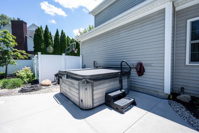 11121 Desert Glen Drive, Fishers, IN 46037