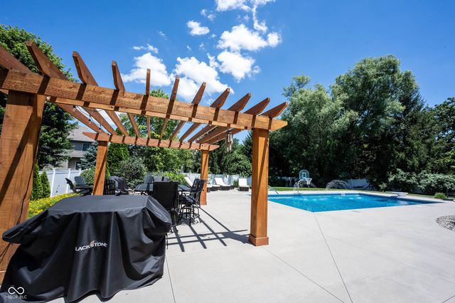 11121 Desert Glen Drive, Fishers, IN 46037