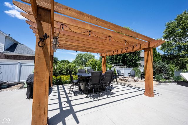 11121 Desert Glen Drive, Fishers, IN 46037