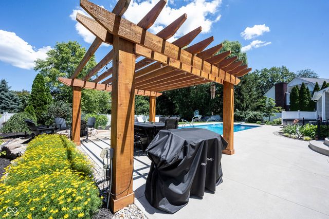11121 Desert Glen Drive, Fishers, IN 46037