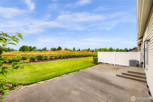 1725 Harrison Place #104, Lynden, WA 98264