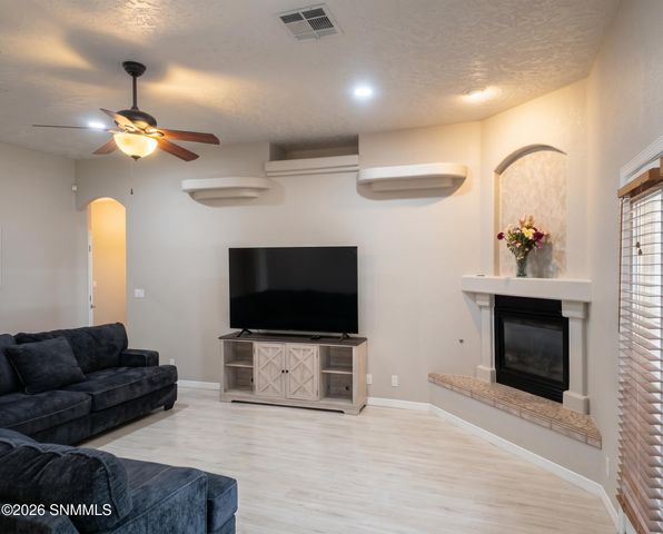702 Mesa Point Road, Las Cruces, NM 88011