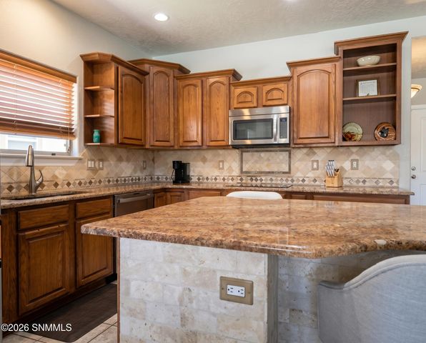 702 Mesa Point Road, Las Cruces, NM 88011